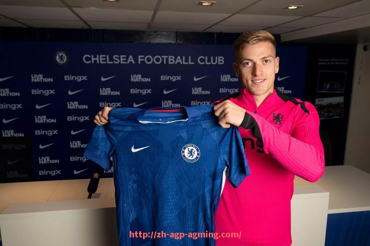 AG娱乐登录-英超足球球队标志的设计理念与市场影响